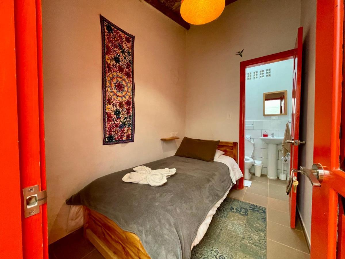 Hostal Tralala 萨兰托 外观 照片